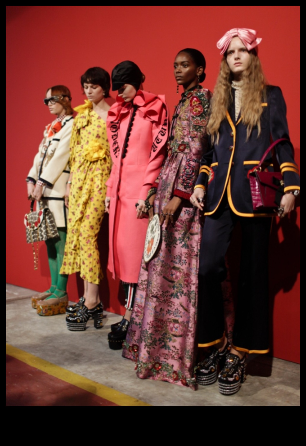 גלאם הייטק: תלבושות מודרניות המגדירות מחדש את תקני האופנה