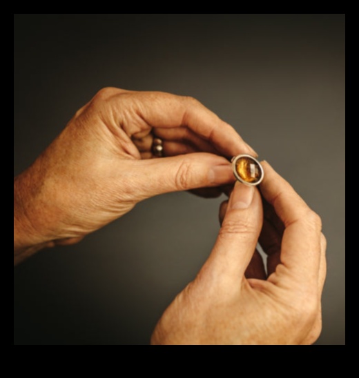 ידיים מומחיות, תוצאות נצחיות אומנות תיקון תכשיטים 3 ידיים מומחיות, תוצאות נצחיות: שליטה בתיקון תכשיטים