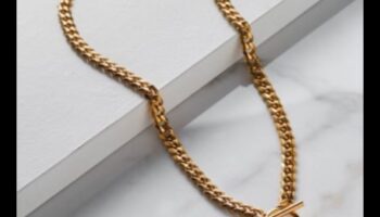 פיתוי קורן: גלאם ללא מאמץ עם תכשיטי אופנה