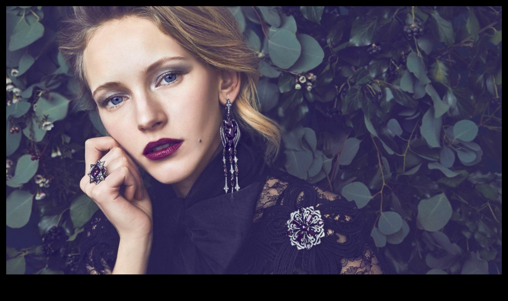 פיתוי מיסטי: צלול לעולם הקסום של אבני חן גותיות