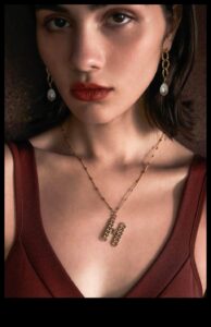 קישורים מבריקים: קשר את הסגנון שלך עם הברק של יצירות העגילים שלנו